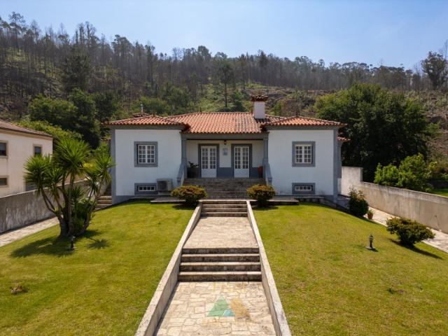 Moradia V4 Correlhã Ponte de Lima com Piscina