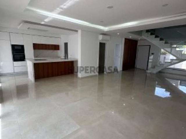 Moradia V4 c/piscina e Garagem