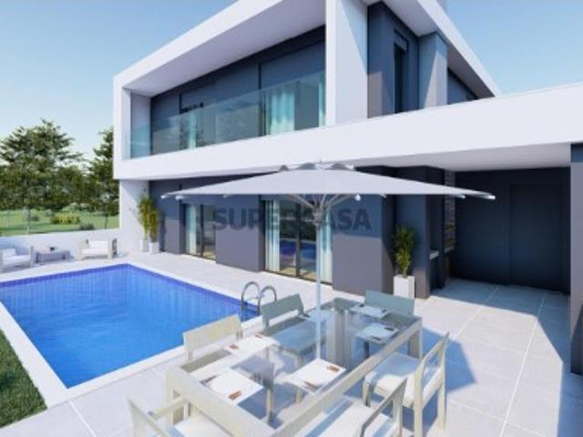 Moradia V4 Duplex c/Piscina