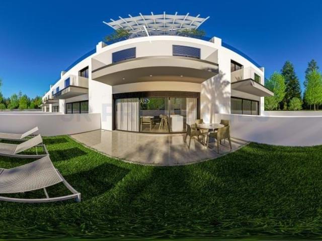 Moradia V4 Moderna com Piscina Privada, junto à Ria Formosa em Faro, Faro, Montenegro