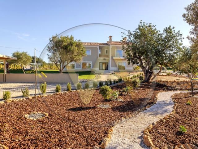 Moradia V4 de luxo NOVA Terreno de 1,7 ha Estoi
