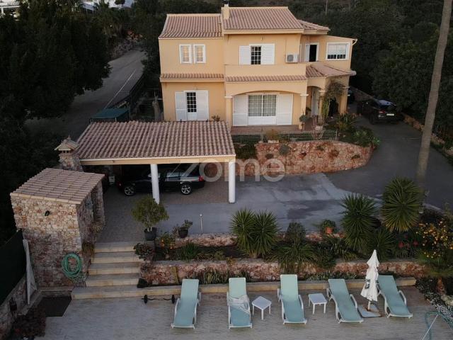 Moradia V4 em Alte com piscina e uma deslumbrante vista mar 232m² Alte