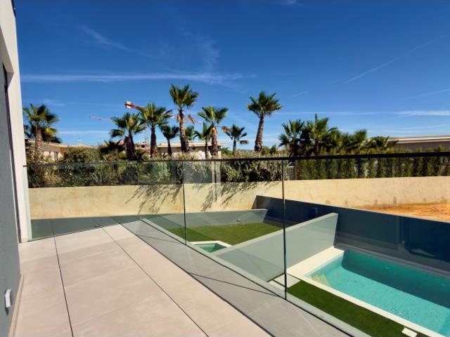 Moradia V4 em Empreendimento de Luxo junto à Ria Formosa em Faro, Algarve