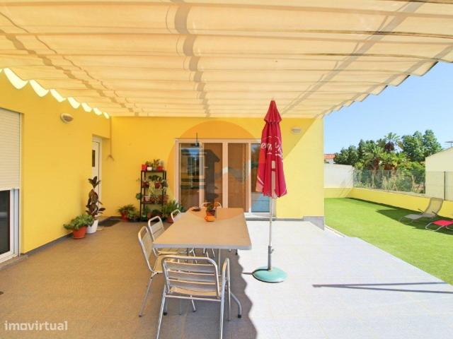 Moradia V4 em Tavira localizada em prestigiada urbanizao entre Ta.