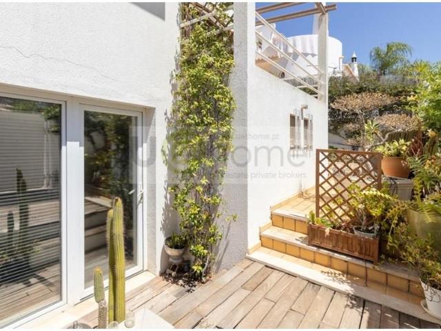 Moradia V4 geminada em Vilamoura perto da Marina 240m² Quarteira