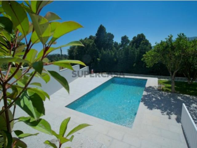 Moradia V4 Independente com Piscina