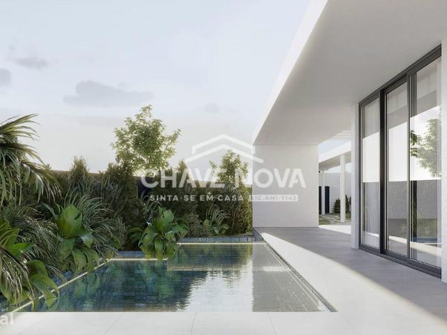 Moradia V4 Independente com Piscina Praia Valadares