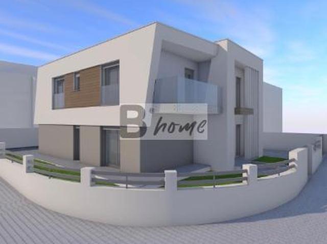 Moradia V4 Isolada com piscina na Quinta da Morgadinha, Charneca da Caparica