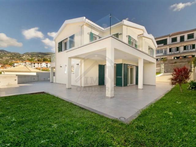 Moradia V4 Luxo Um Refúgio de Prestígio sobre a Baía do Fu. 221m² Santa Maria Maior Funchal