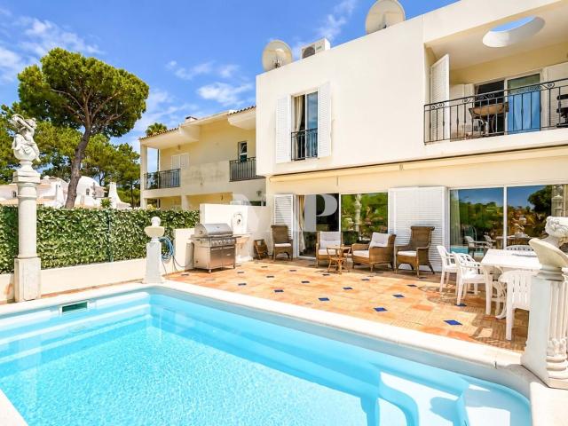 Moradia V4 para venda em Vilamoura com vista golfe 180m² Quarteira