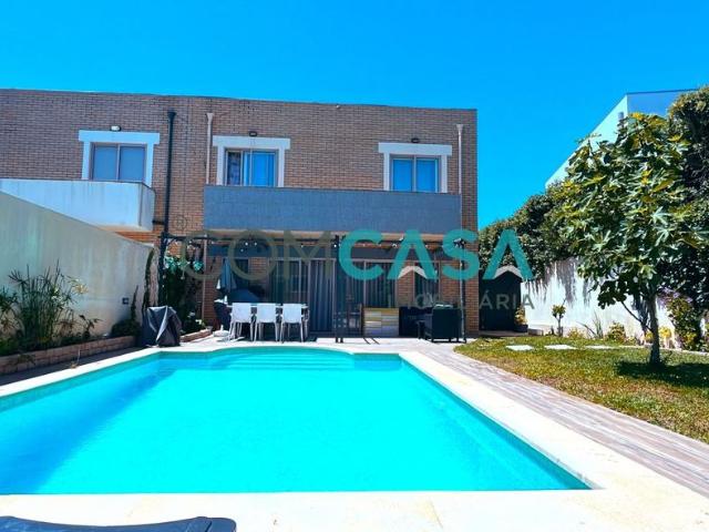 Moradia V4 com piscina descoberta | proximo da praia | Lavra Matosinho