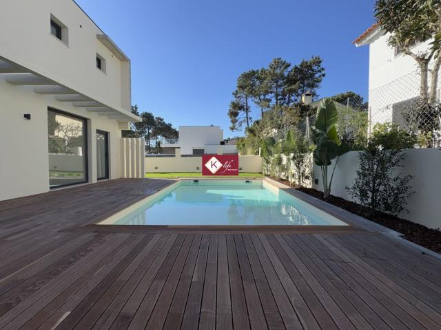 Moradia V4 + piscina, zona premium Aroeira
