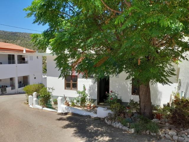 Moradia V4 renovada com vista campo Loulé