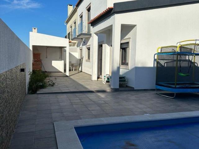Moradia V4 Sarilhos Grandes, completamente RENOVADA | 26064059373