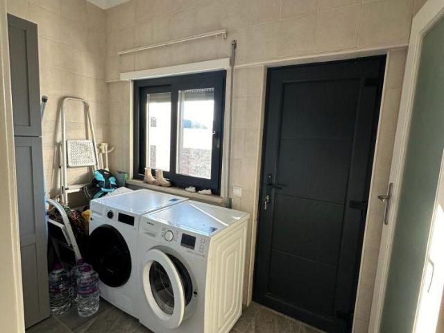 Moradia V4 Sarilhos Grandes, completamente RENOVADA | 26074059373