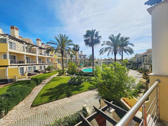 Moradia V4 situada numa zona exclusivo de Vila Sol com vista. 200m² Quarteira