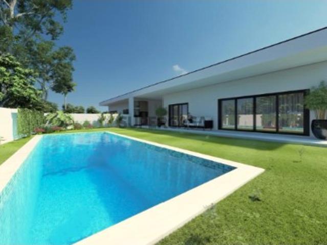 Moradia V4 Térrea com Jardim e Piscina em Azeitão