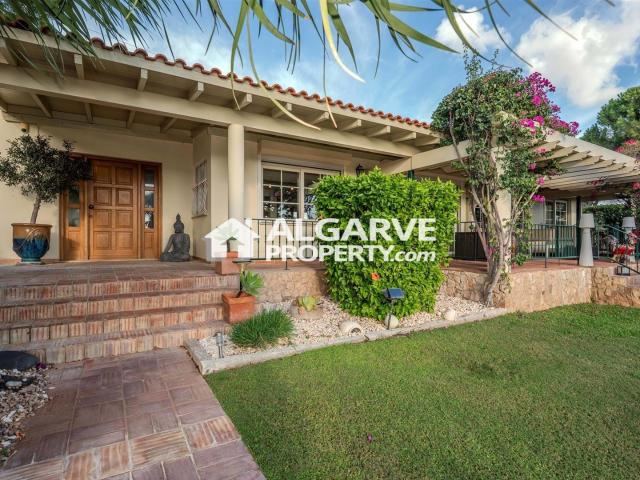 Moradia V4 térrea perto da praia entre Vilamoura e Vale do L. 253m² Quarteira