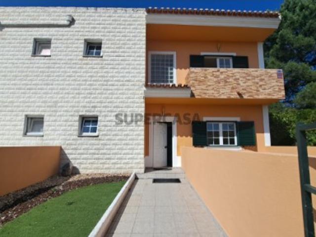 Moradia V4 3 Pisos com piscina e terreno de 900m2 Setúbal