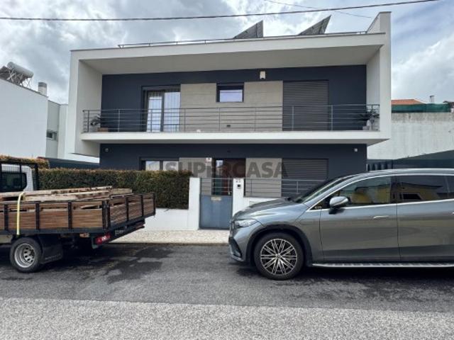 Moradia V5 no Bairro do Cativo em Santa Iria de Azóia