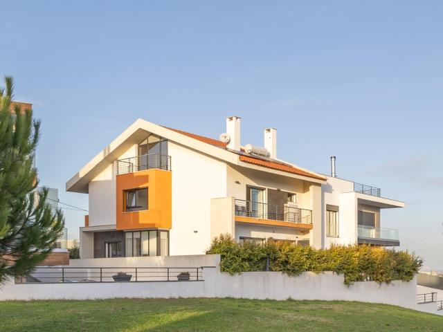 Moradia V5 com Jardim e Garagem, Santa Iria Azoia 210m² Santa Iria De Azoia