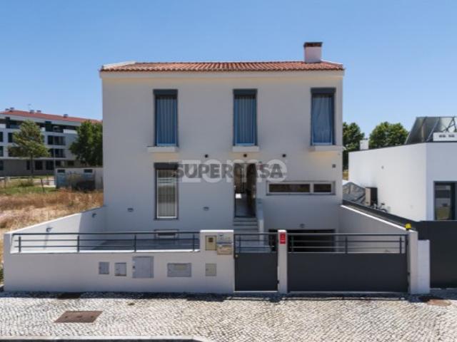 Moradia V5 com Piscina Aquecida e Garagem Quinta da Alorna, Almeirim