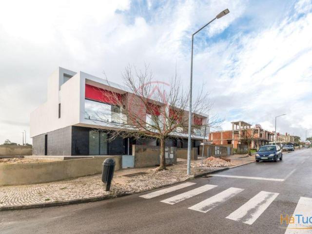 Moradia V5 com piscina e garagem | 26084059400
