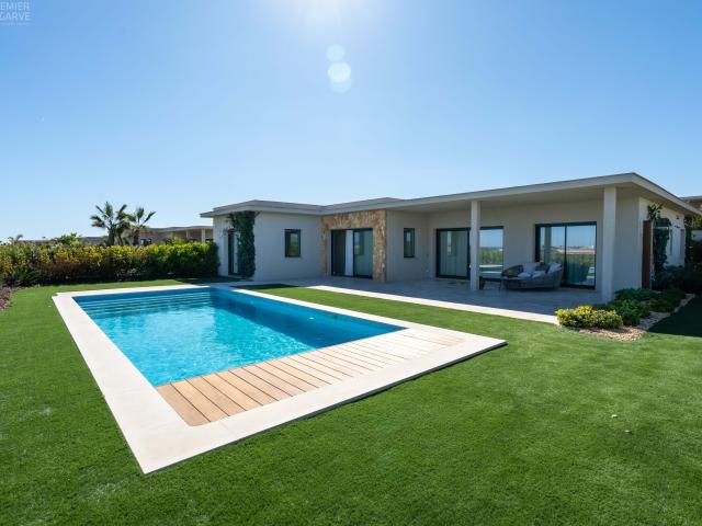 Moradia V5 com piscina e garagem Condomínio de Luxo, Faro