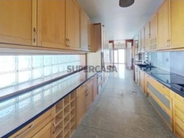 Moradia V5 com piscina e jardim Lavra