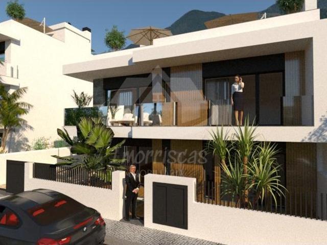 Moradia V5 com piscina e jardim privativo no Bairro do Soltejo, São João da Talha