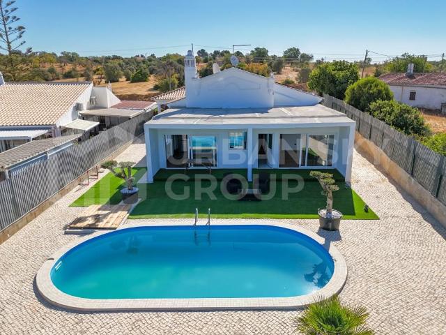Moradia V5 com Piscina 182m² Albufeira Olhos de Água