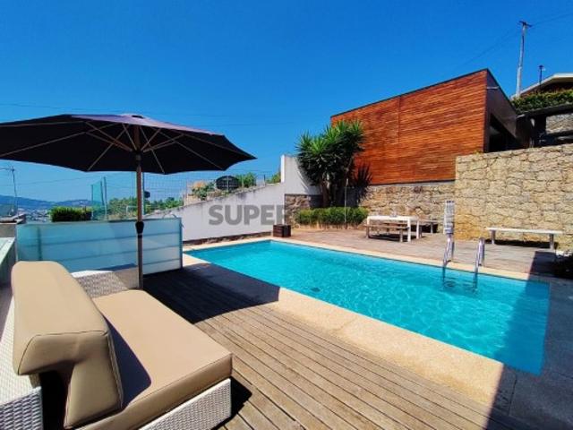 Moradia V5 de com Piscina Lordelo, Guimarães