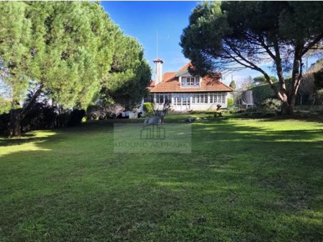 Moradia V5 em Venda Um Refúgio de Luxo em Localização Privilegiada
