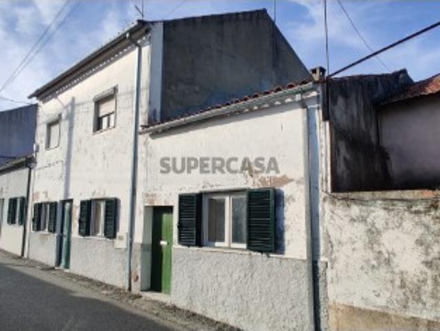 Moradia V5 totalmente mobilada e cozinha equipada com logradouro