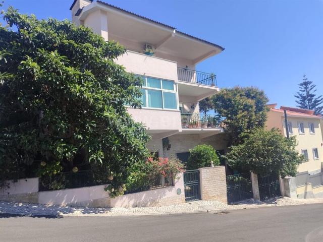 Moradia V6 à venda em Parede, concelho de Cascais, Lisboa, Portugal
