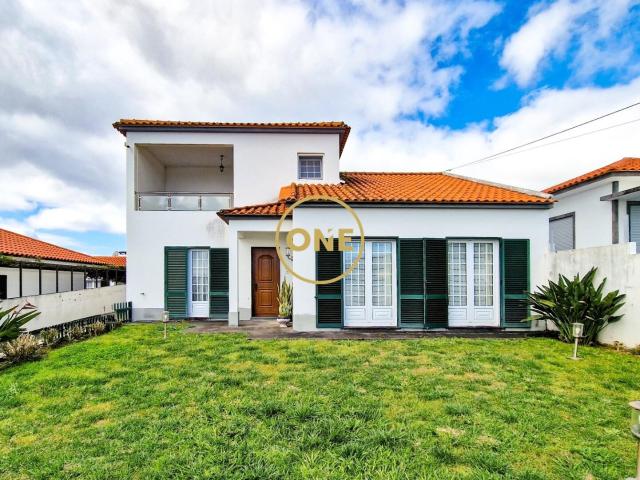 Moradia V7 com Piscina e Garagem