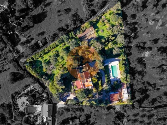 Moradia V8 à venda em Moncarapacho, concelho de Olhão, Faro, Portugal