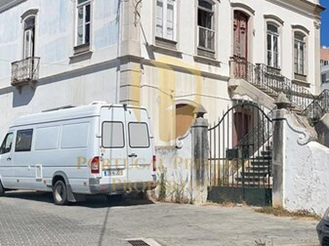 Moradia V8 à venda em Quelfes, concelho de Olhão, Faro, Portugal