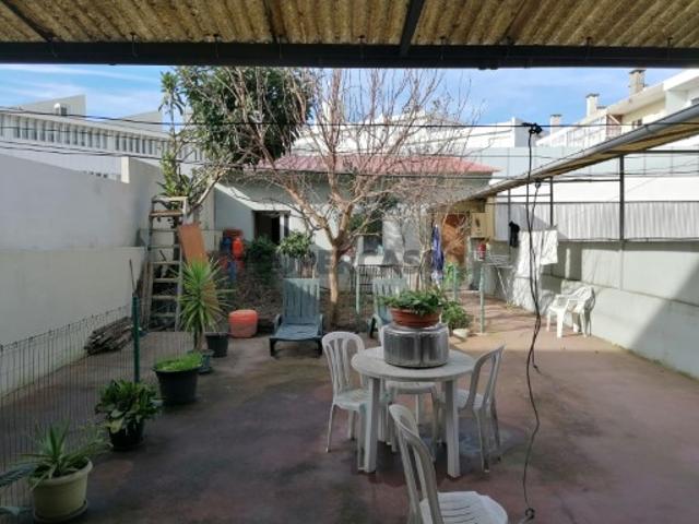 Moradia V9 em Tenente Valadim, com quintal no Porto