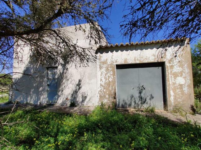 Armazém T0 à venda em Monte Canelas, Armação de Pêra, concelho de Silves, Faro, Portugal