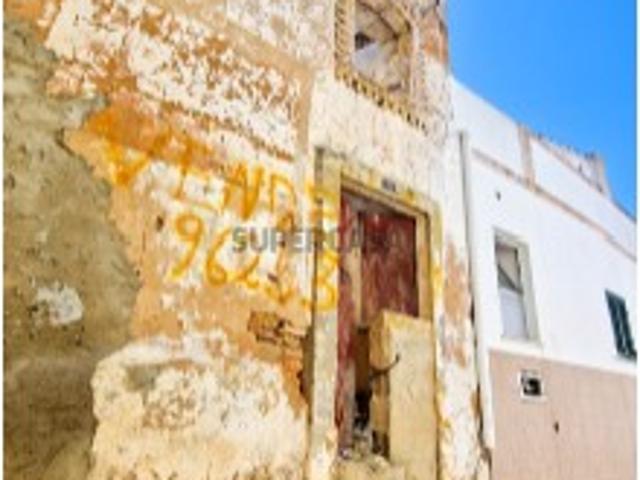 Moradia V1 com projeto em fase de aprovação localizada no coração do centro histórico de Loulé