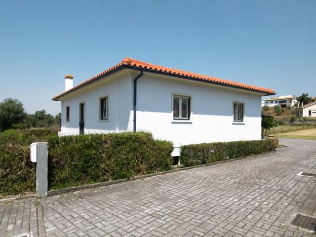 Moradia V2+1 à venda em concelho de Leiria, Leiria, Portugal