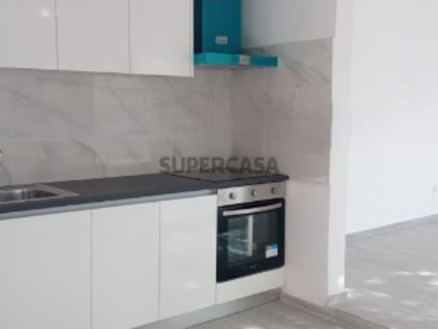 Moradia V2+1 Remodelada com Logradouro