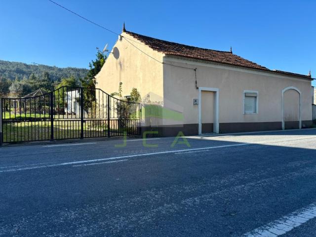 Moradia V2+2 com excelente terreno em Alvaiázere