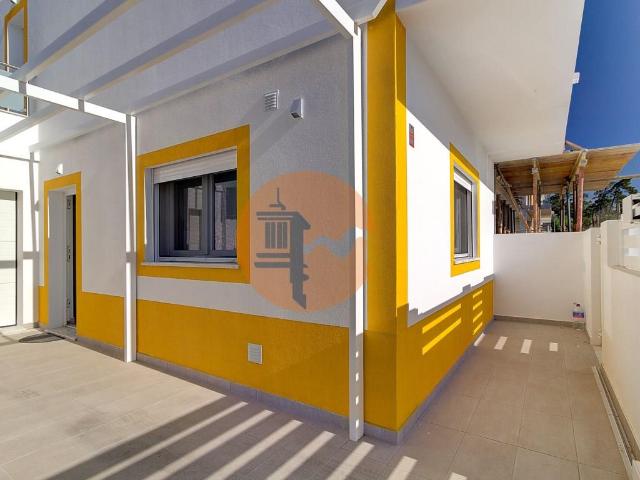 Moradia V2+2 Duplex com garagem, varandas e terraço 197m² Vila Real De Santo António