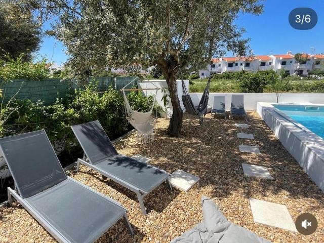 Moradia V2+2 Manta Rota com Piscina situada a 800 mts da Praia para Arrendamento Sazonal de Outubro a Maio