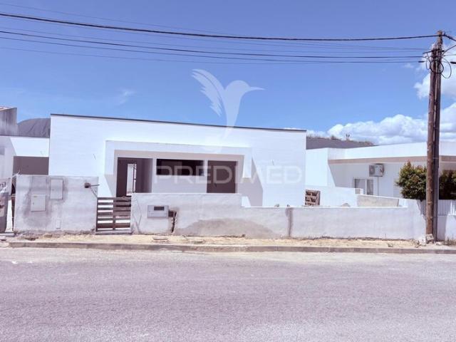Moradia V2 à venda em Amora, concelho de Seixal, Setúbal, Portugal