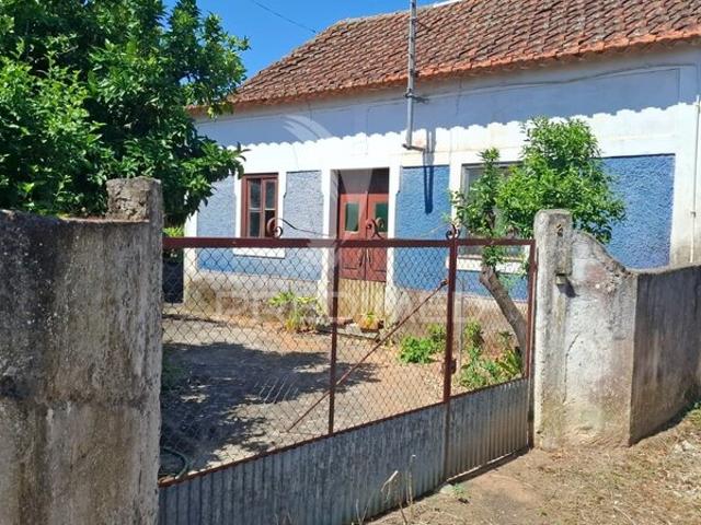 Moradia V2 à venda em Arneiro das Milhariças, concelho de Santarém, Santarém, Portugal