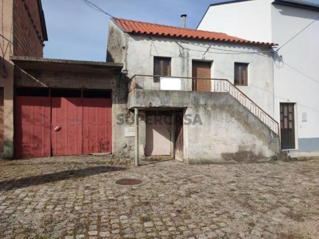 Moradia V2 com garagem e Logradouro