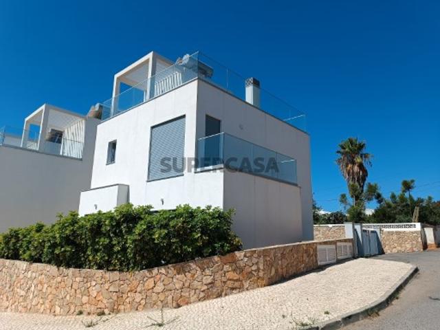 Moradia V2 com garagem e piscina para venda em Albufeira